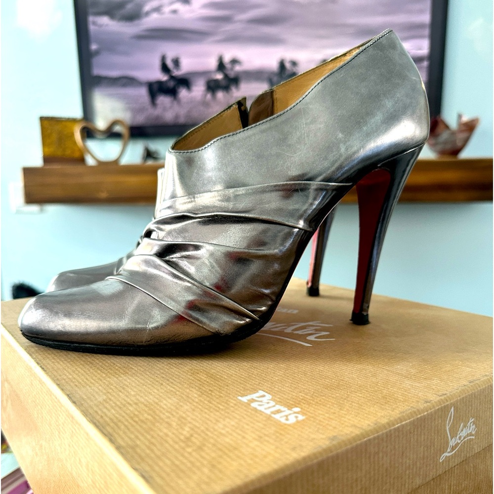 Christian Louboutin - gunmetal grey ankle bootie sz41